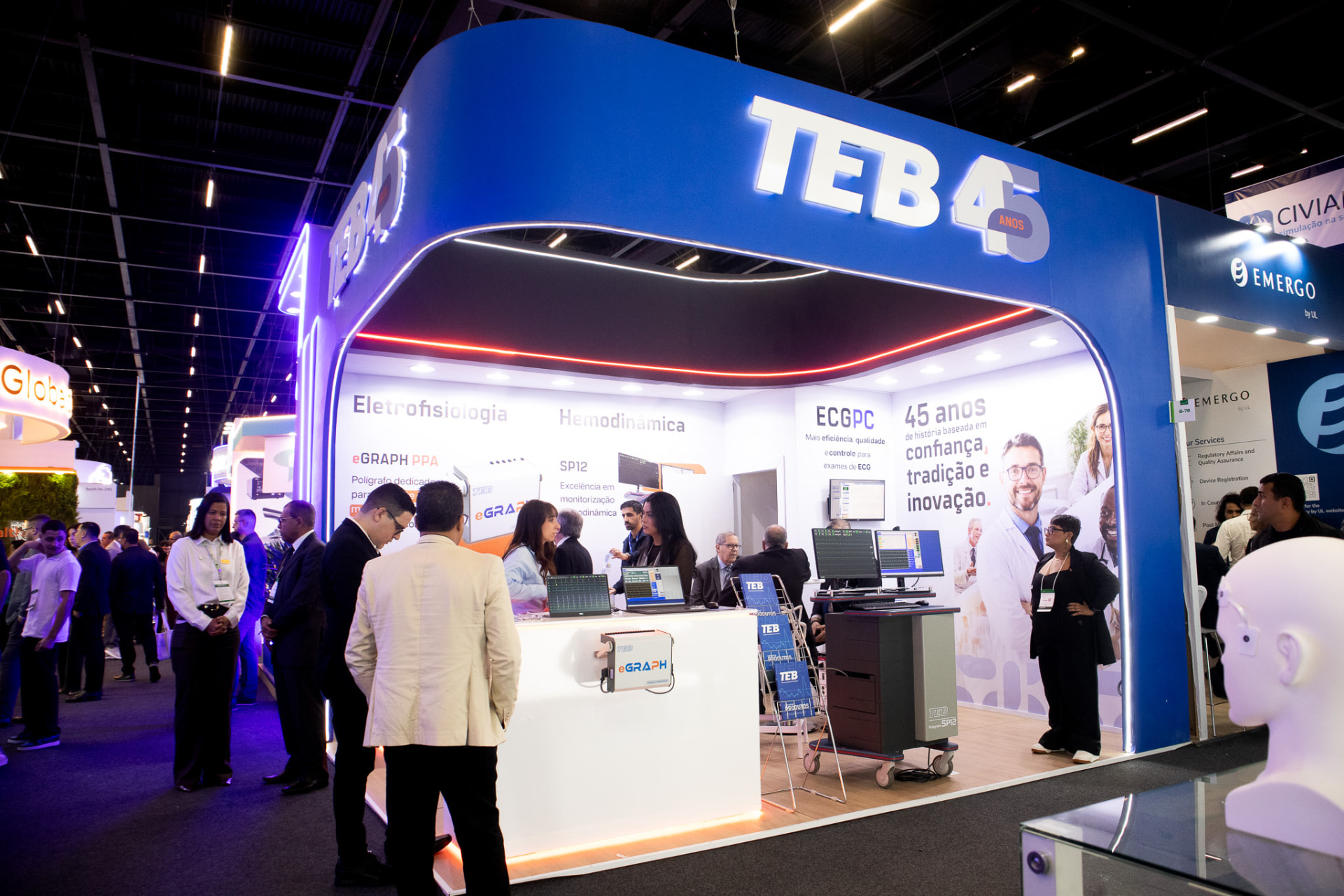 Estande da TEB Soluções em Cardiologia em evento do setor